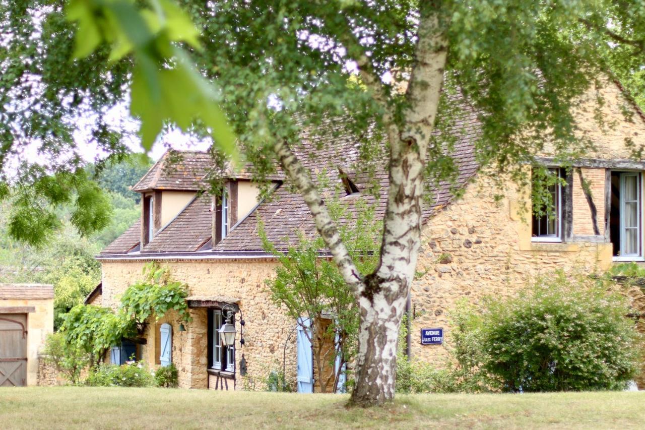 Les Perroutis Saint-Alvère Exterior foto