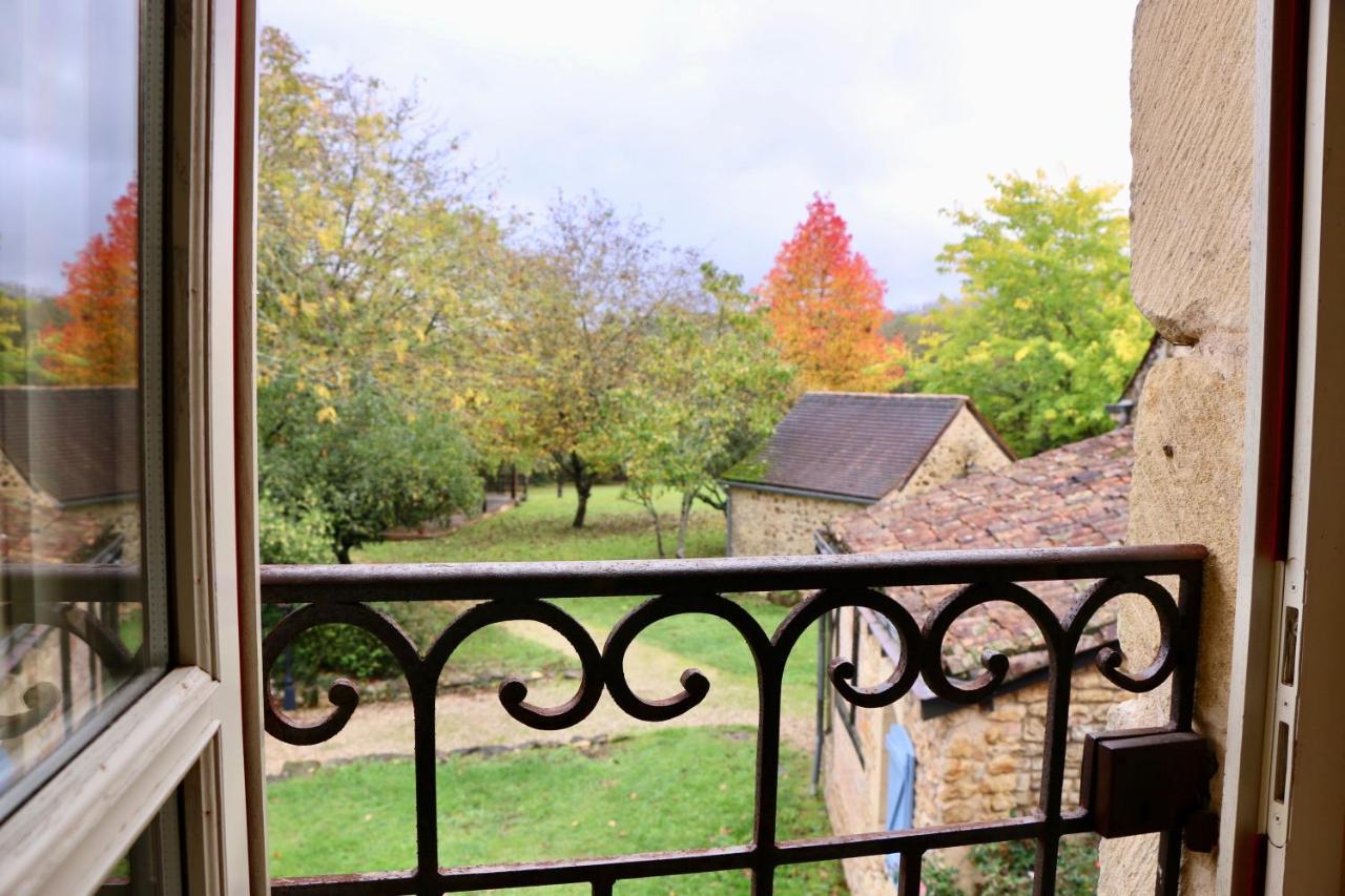 Les Perroutis Saint-Alvère Exterior foto