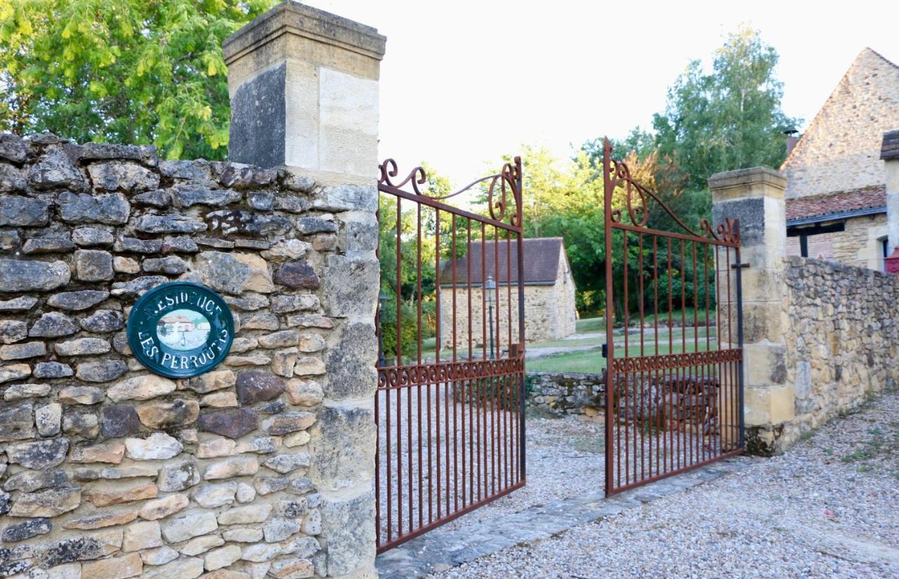 Les Perroutis Saint-Alvère Exterior foto