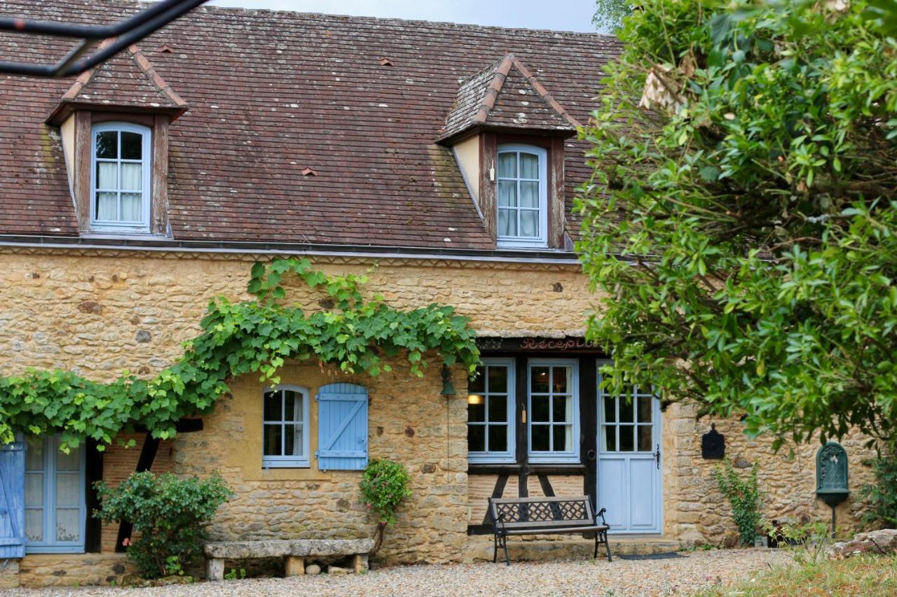 Les Perroutis Saint-Alvère Exterior foto