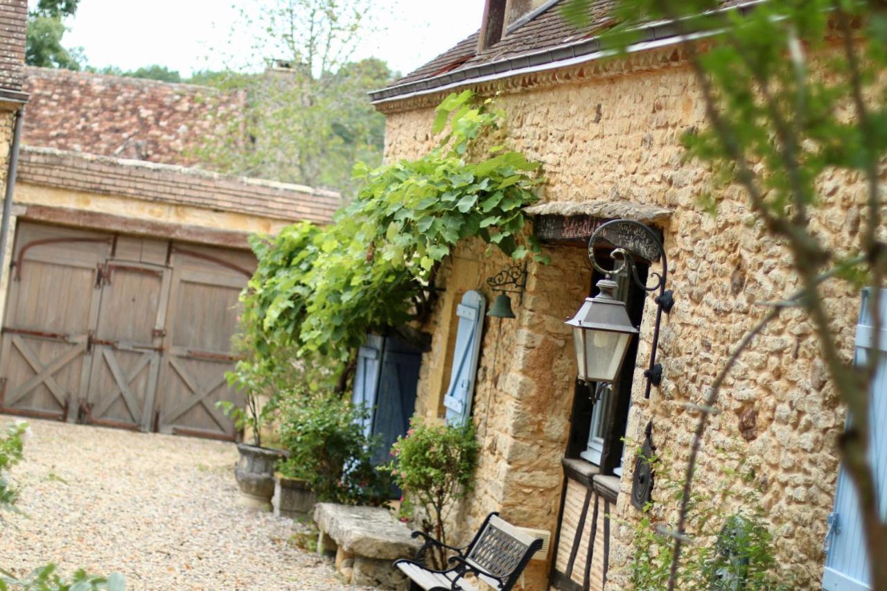 Les Perroutis Saint-Alvère Exterior foto