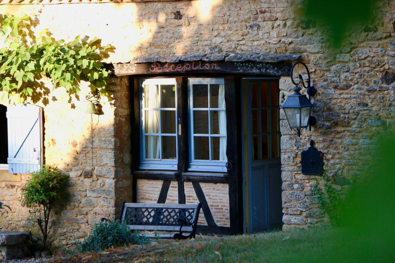 Les Perroutis Saint-Alvère Exterior foto