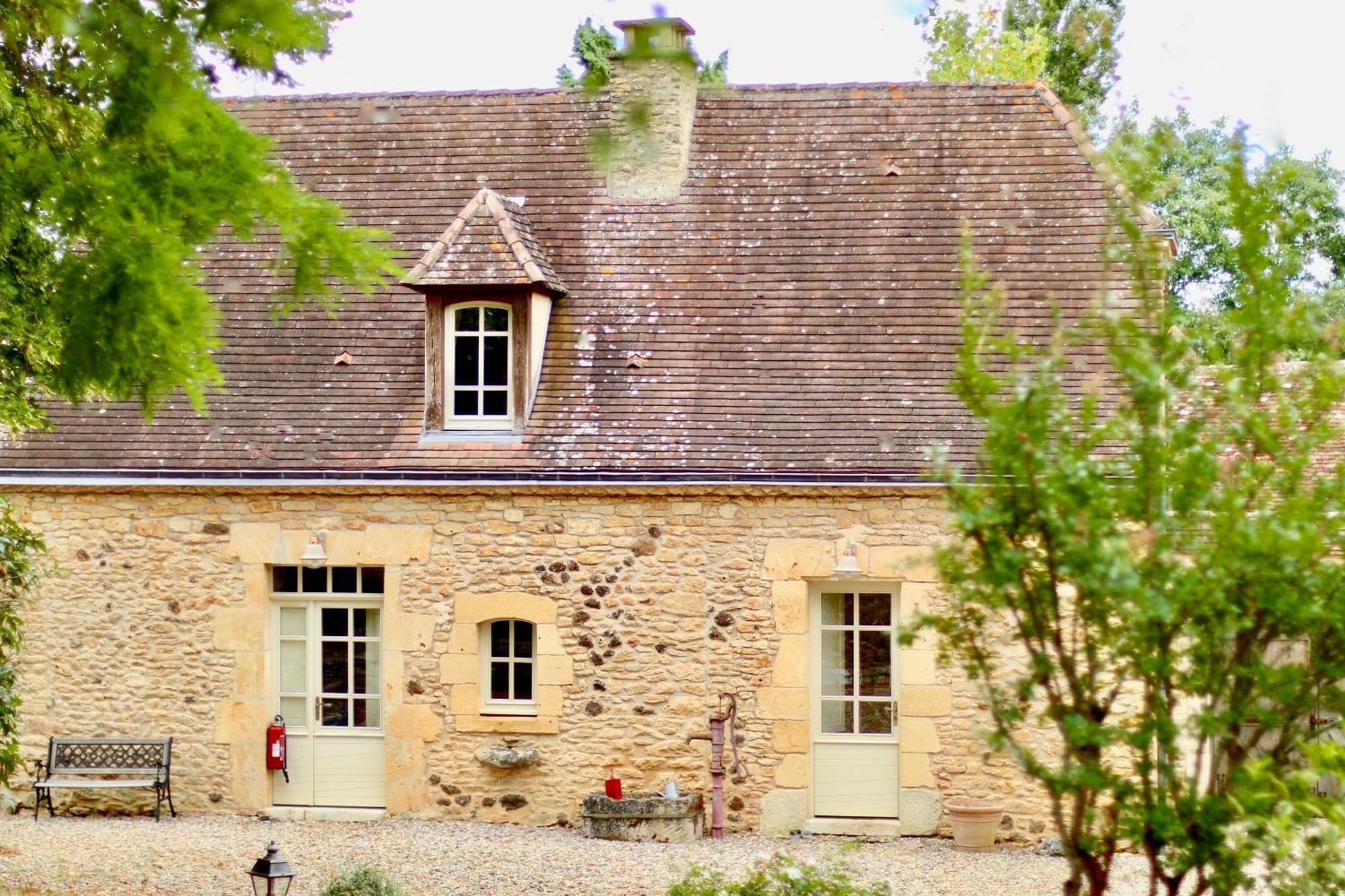 Les Perroutis Saint-Alvère Exterior foto