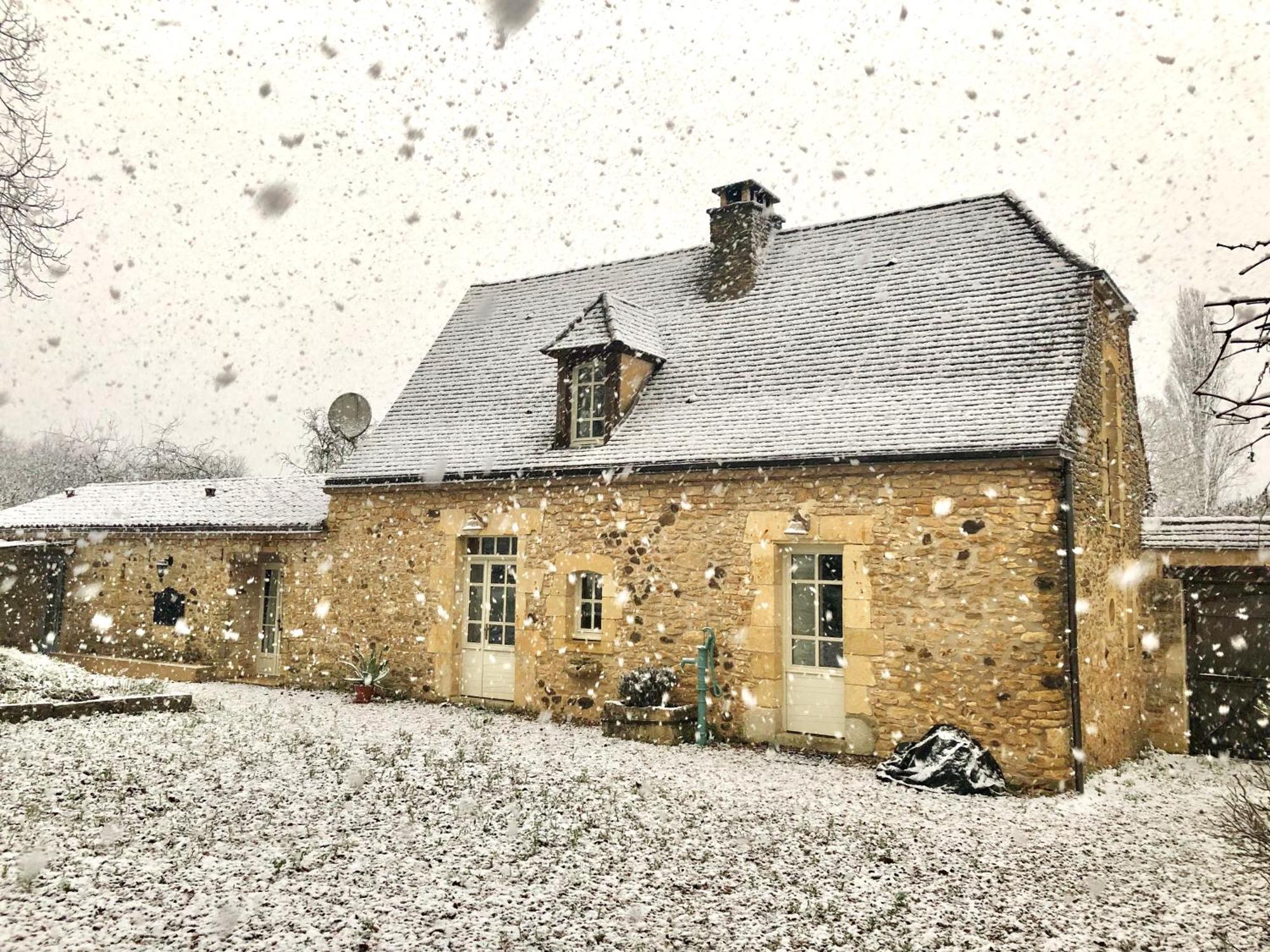 Les Perroutis Saint-Alvère Exterior foto