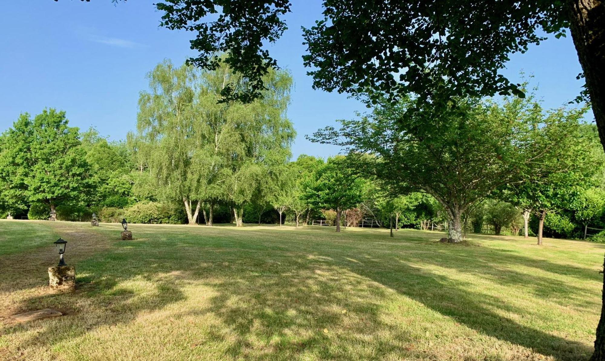 Les Perroutis Saint-Alvère Exterior foto