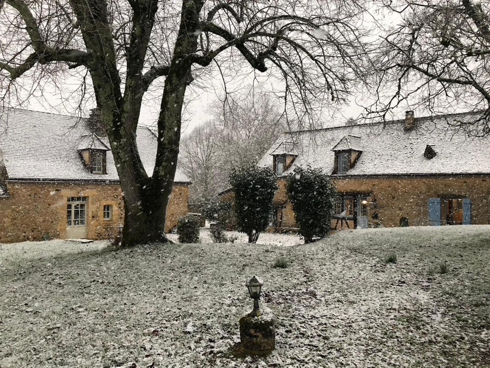 Les Perroutis Saint-Alvère Exterior foto